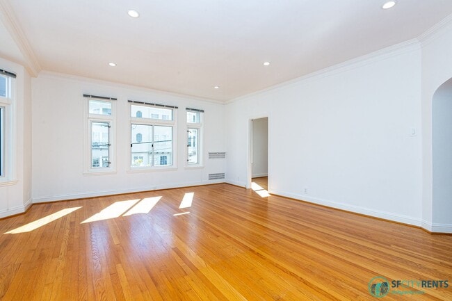 Building Photo - Pacific Heights: Spacious Corner Apartment...