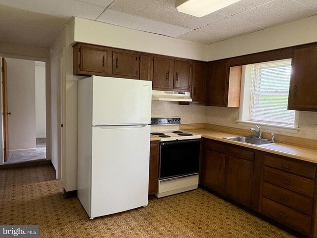Building Photo - 56 Pineside Dr