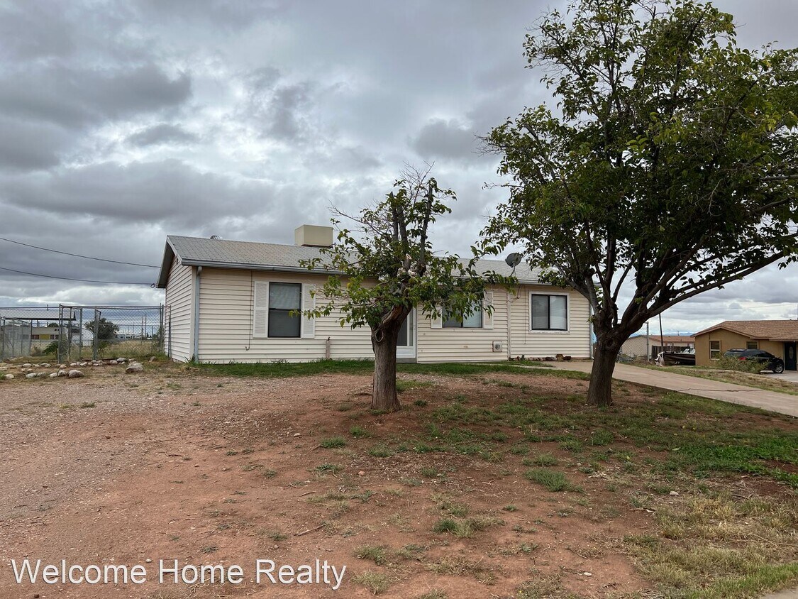 3 br, 1 bath House 2 Alicia House Rental in La Luz, NM