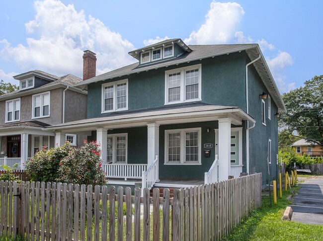 Building Photo - Stylish and Spacious: Renovated 5-Bedroom ...