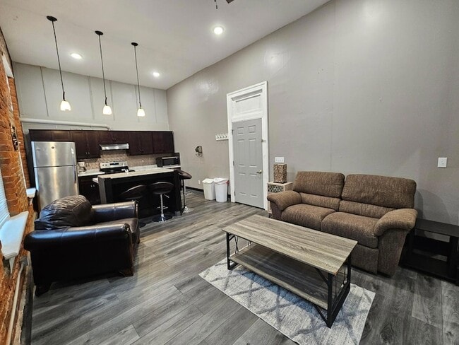 Building Photo - 4 N Park Pl