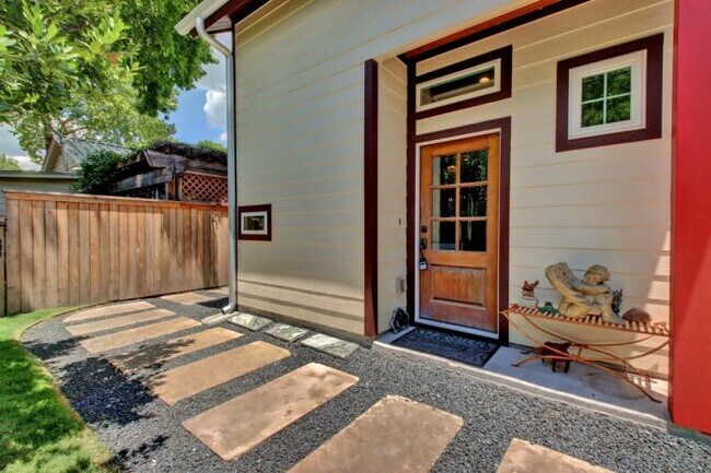 Building Photo - 2 bedroom in Austin TX 78757