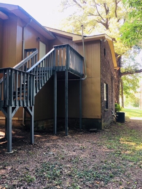 Building Photo - 323 Cimarron Dr