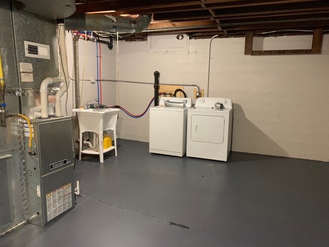 Full basement with washer/dryer and utility sink. - 1429 NE Mason St