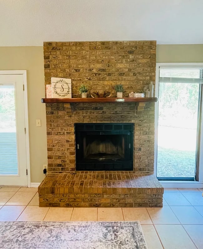 Building Photo - 240 SE Sandia Way