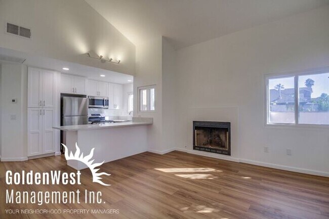 Foto del edificio - Stylish 1Bdm 1Ba Condo in Desirable Golden...