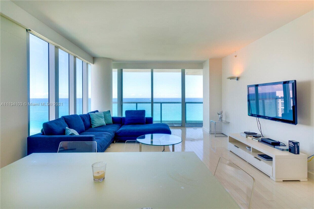 Primary Photo - 6799 Collins Ave