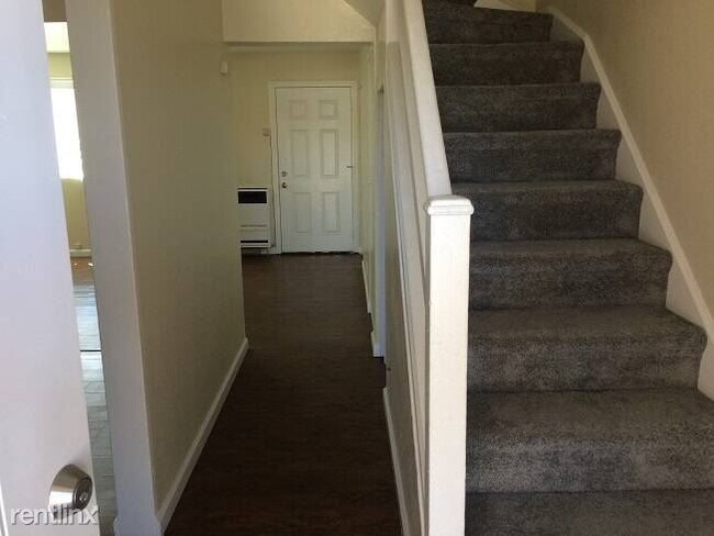 Building Photo - 3 br, 1.5 bath Townhome - 2555 Ulric St