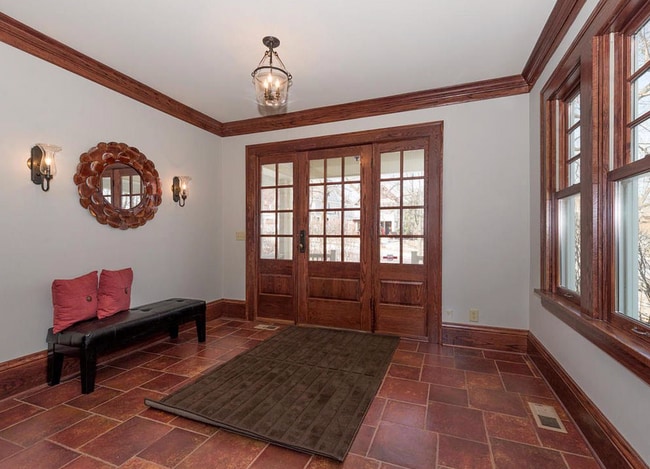 Downstairs entry - 1827 Kenwood Pky