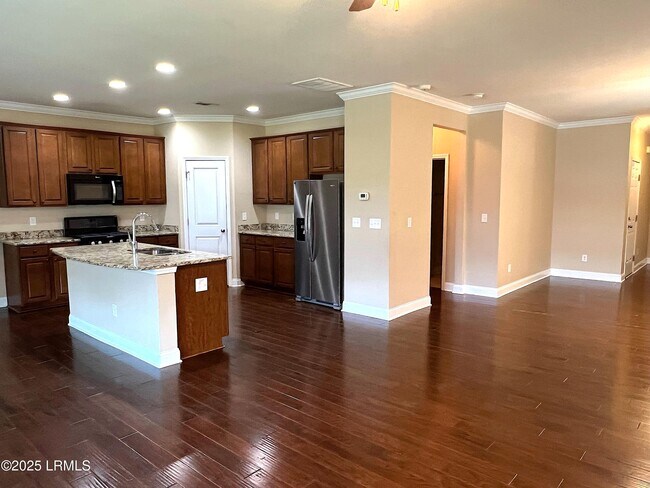 Building Photo - 29 Saluda Way