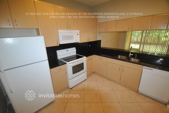 Building Photo - 6351 Bella Cir