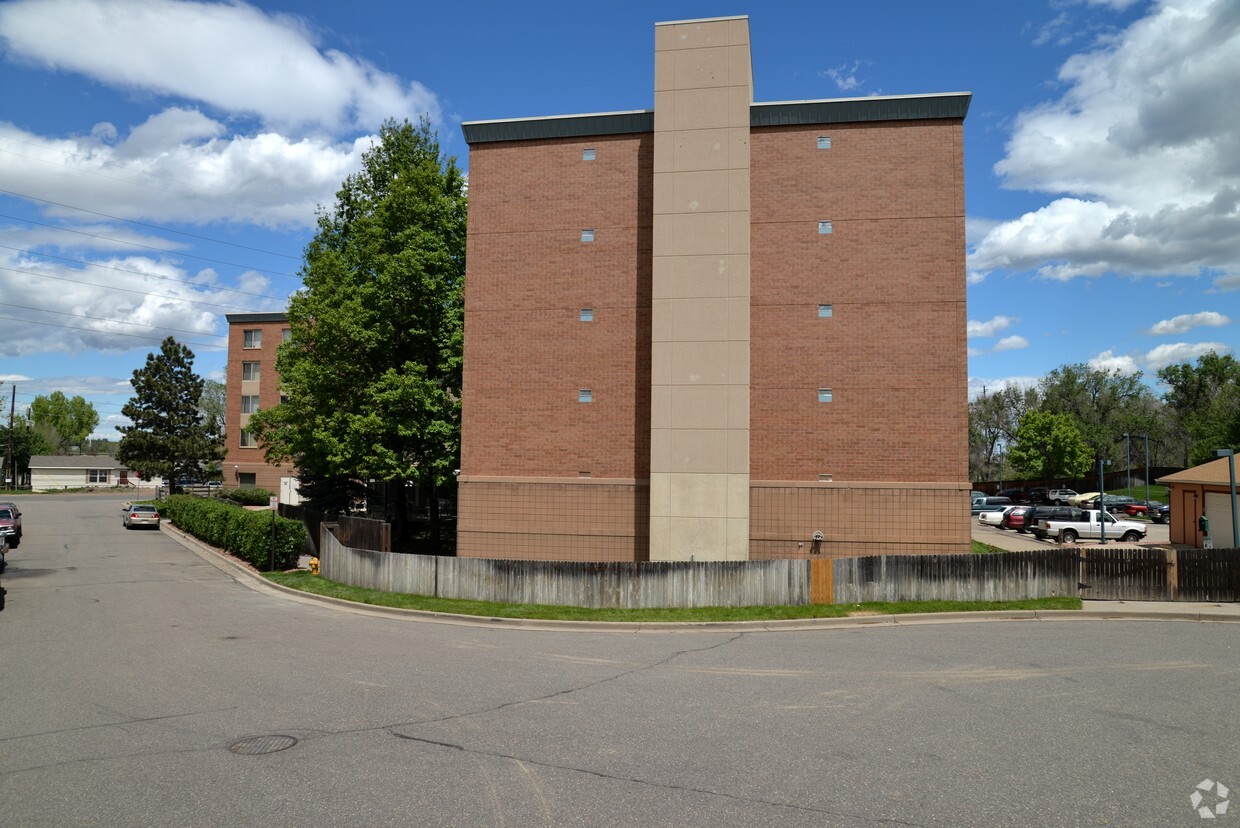 Building Photo - Sheridan Glen