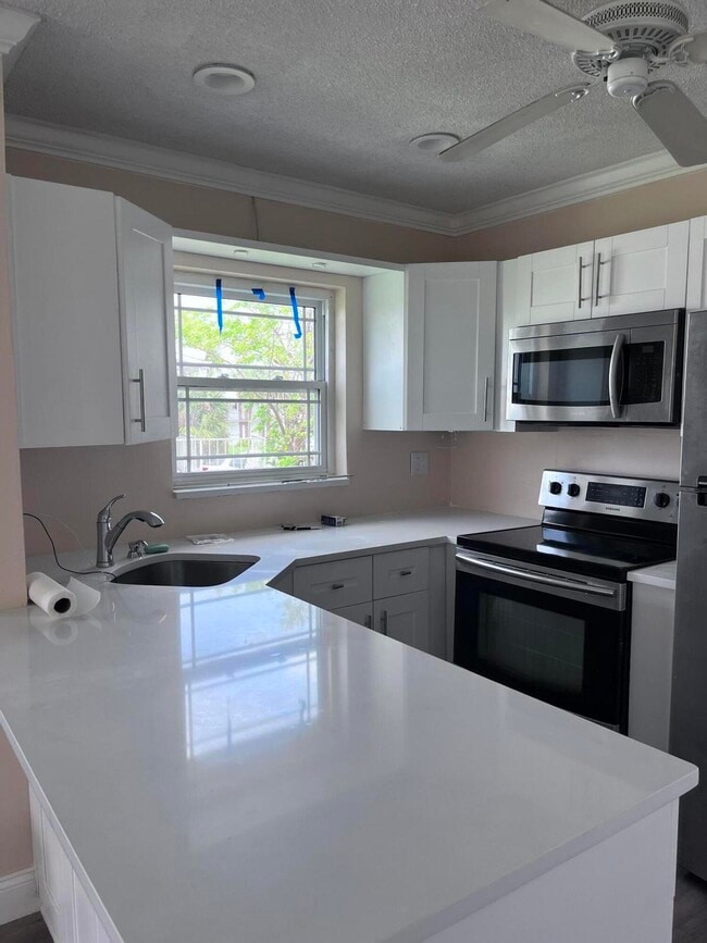 Building Photo - 251 S Golf Blvd