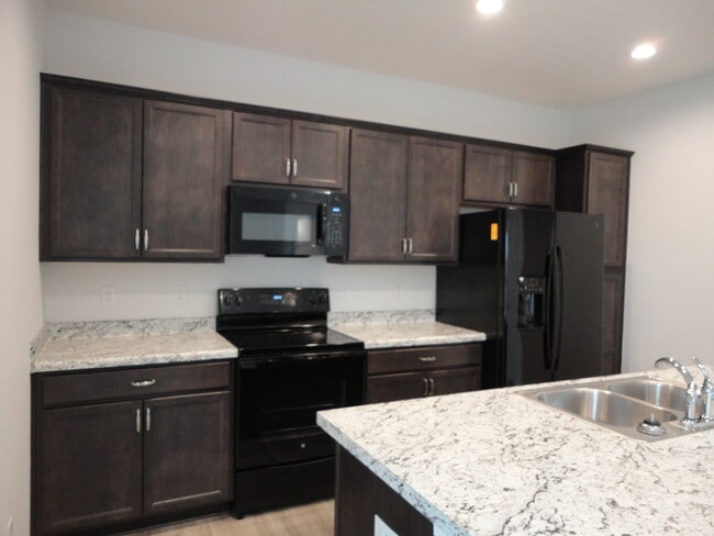 Building Photo - 2133 Ottawa Dr