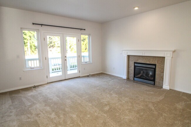 Building Photo - Beautiful and modern two story home in Cop...