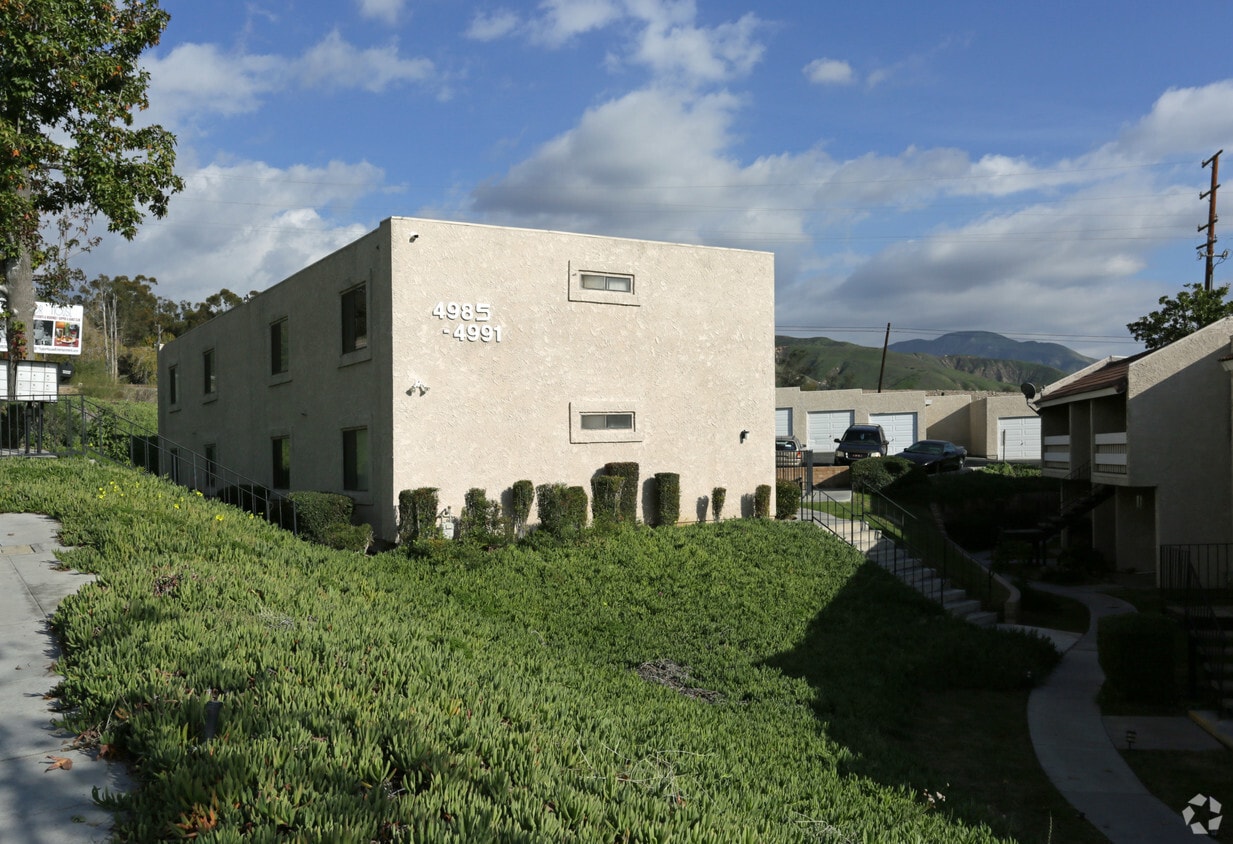 Building Photo - 4985-4991 N Sierra Way