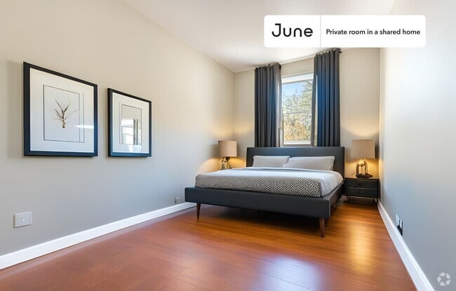Building Photo - Private bedroom in 4 bed/3 bath Home