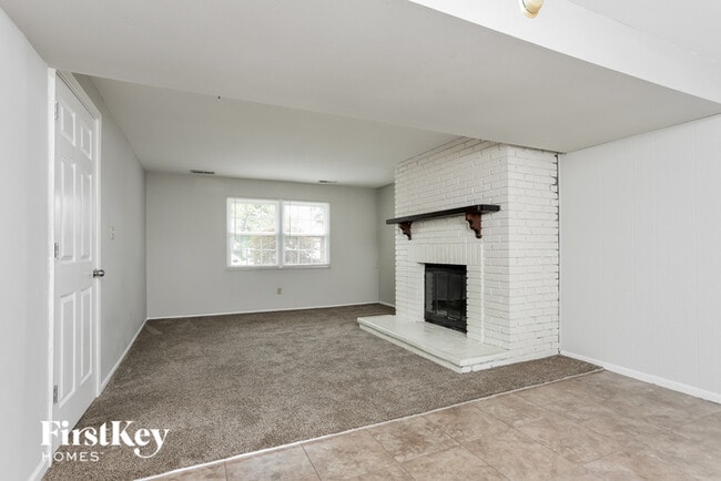 Building Photo - 323 Turfwood Dr