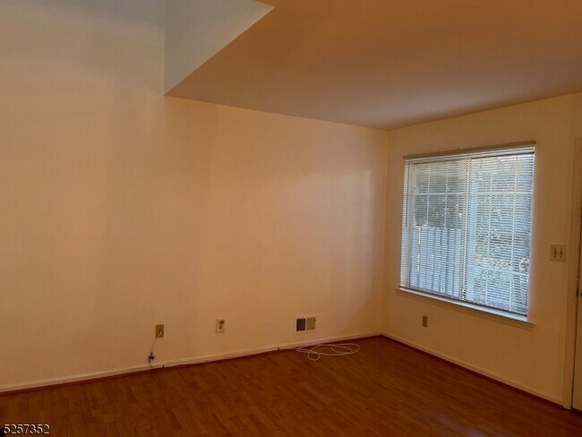 Building Photo - 20 Tory Ct