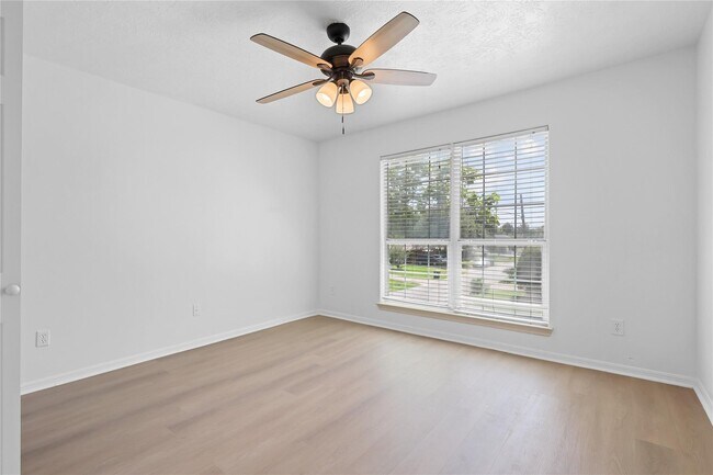 Building Photo - 10302 Buffum St