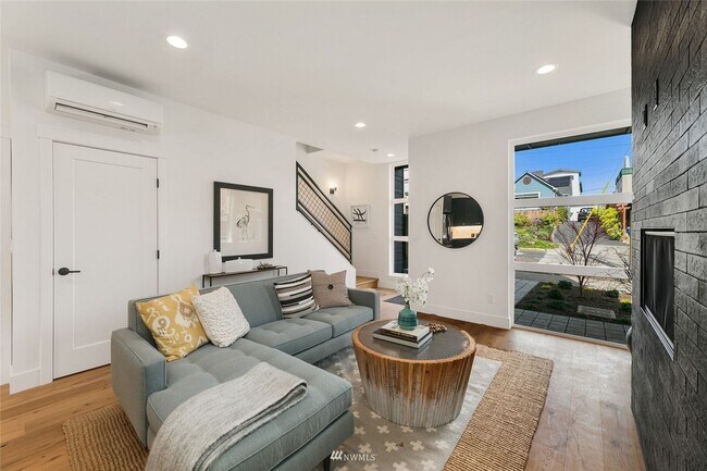 Foto del edificio - 3bd/1.75ba Seattle Townhome