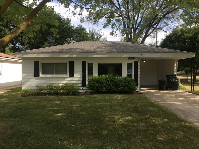 Front view. Lawn Maintenance included - 42018 Firwood Dr