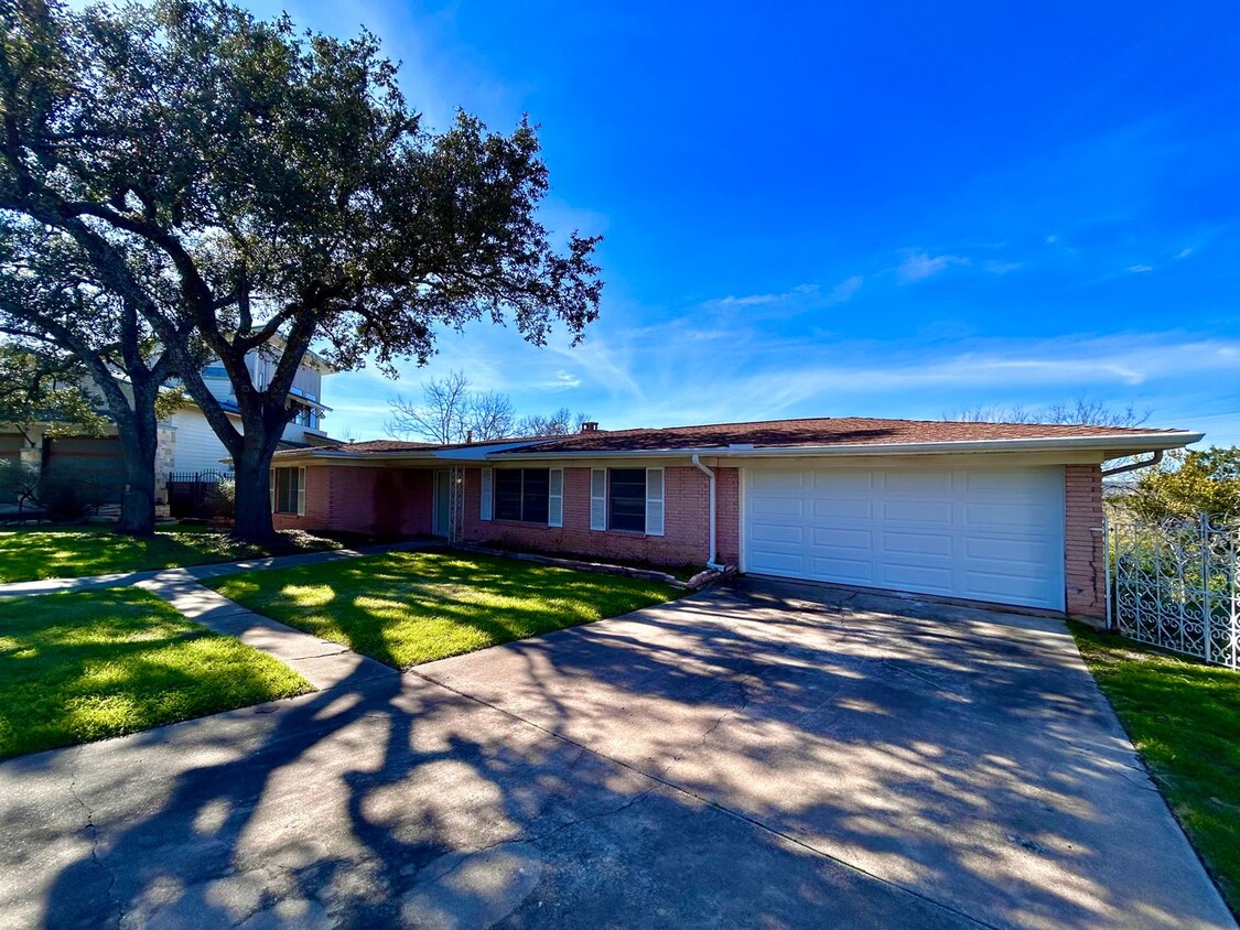 Primary Photo - 4900 Beverly Skyline 78731 | 3 Bed 2 Bath ...