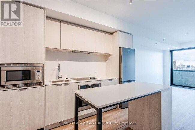 Building Photo - 3009 Novar Rd