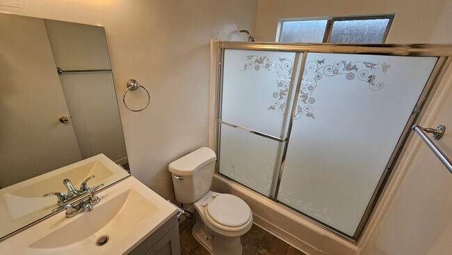 Foto del edificio - 638 N W Knoll Dr