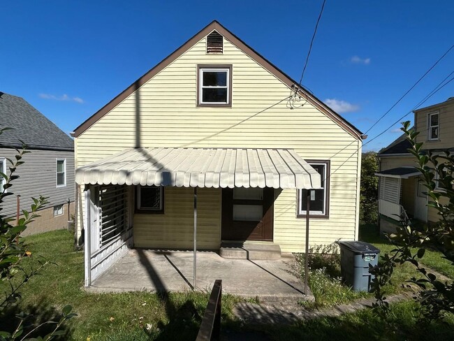 Building Photo - Updated Home - Clairton