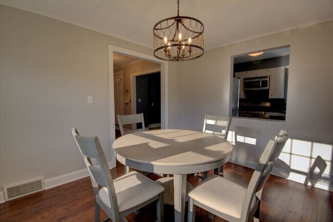 Building Photo - Cute 3 Bed Home