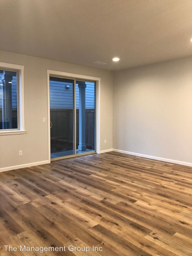 Building Photo - 3 br, 2.5 bath House - 5714 NE 59th Circle
