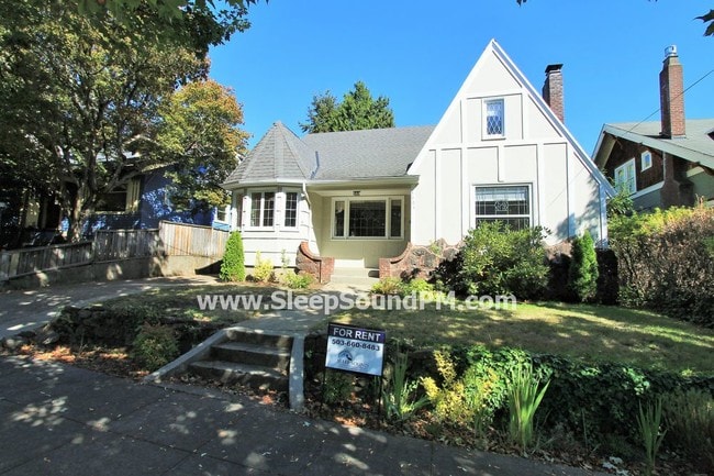 Building Photo - 3404 NE 30th Ave
