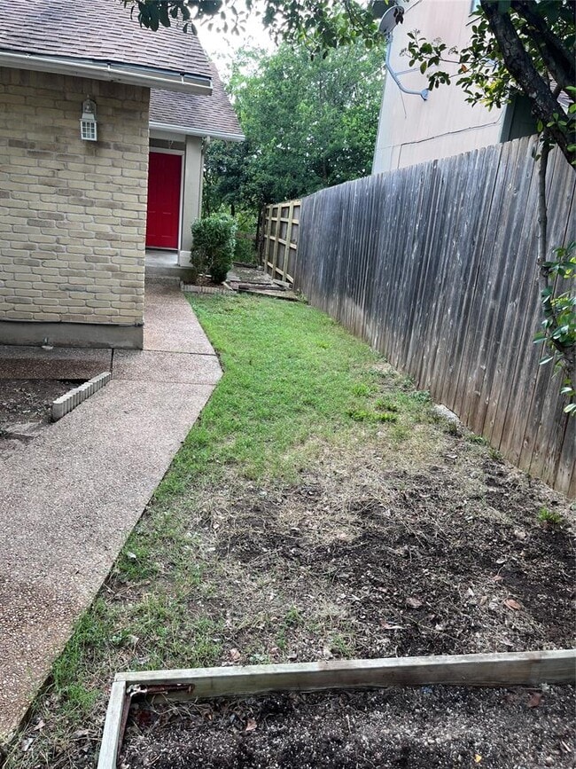 Building Photo - 6490 Hart Ln