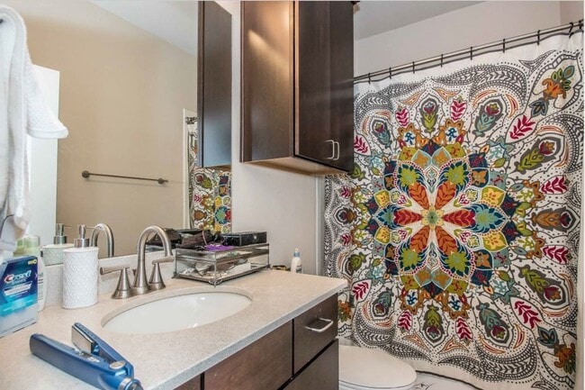 Building Photo - * MOVE IN SUMMER 07/01/2027 * 6 Bed 4 Bath...