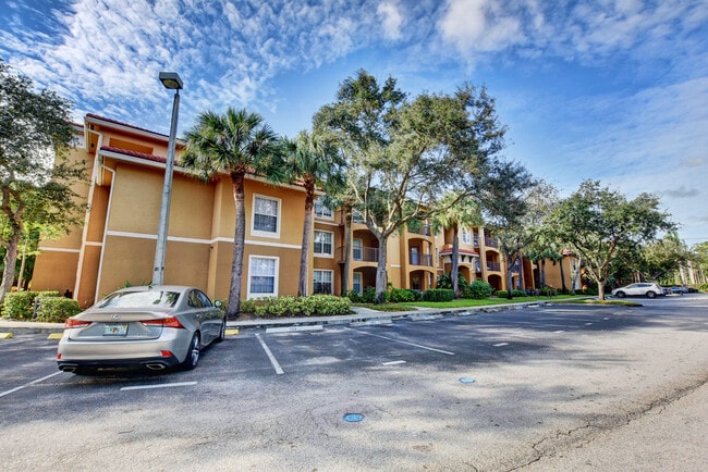 Building Photo - 5024 Lantana Rd