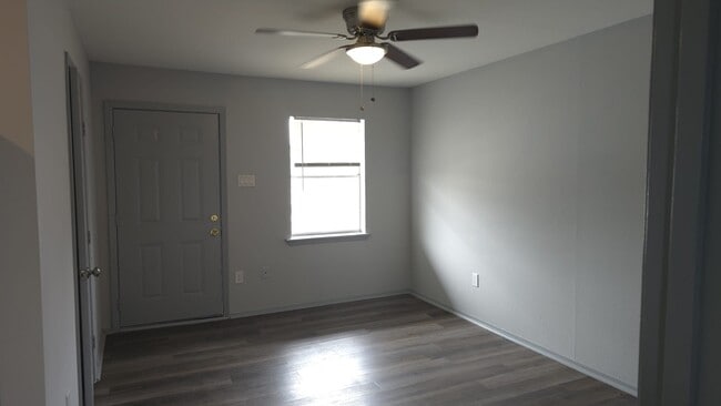 Foto del edificio - 10209 Wiggins St
