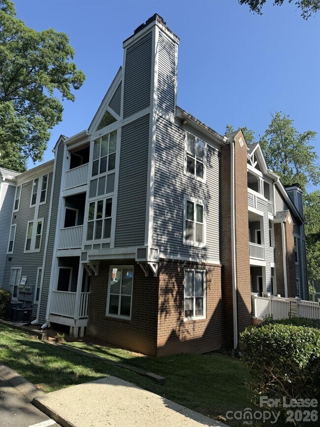 Building Photo - 2516 Cranbrook Ln