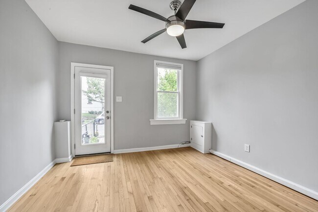Foto del edificio - Available Now! 2 Bed / 1 Bath Rowhouse in ...