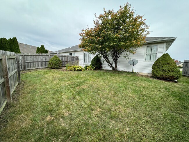 Building Photo - 1364 Milldale Dr