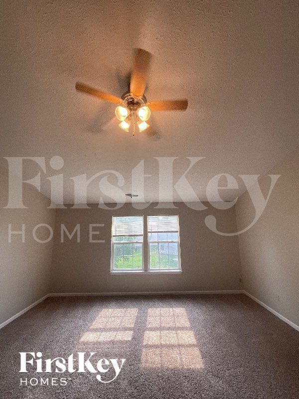 Building Photo - 2377 Willowview Dr