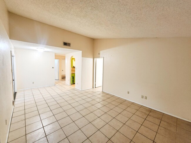 Building Photo - 111 Meteor Dr