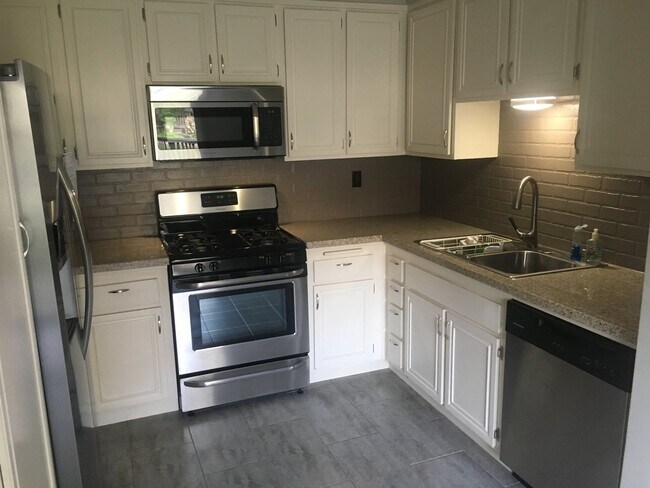 Foto del edificio - Valencia - Upgraded 3 bedroom, 2 bath condo near golf course