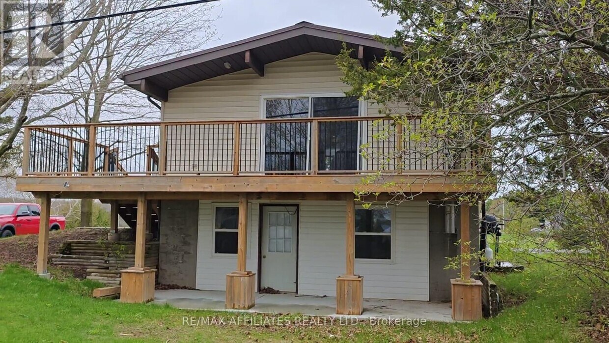 Primary Photo - 96 Bayview Dr