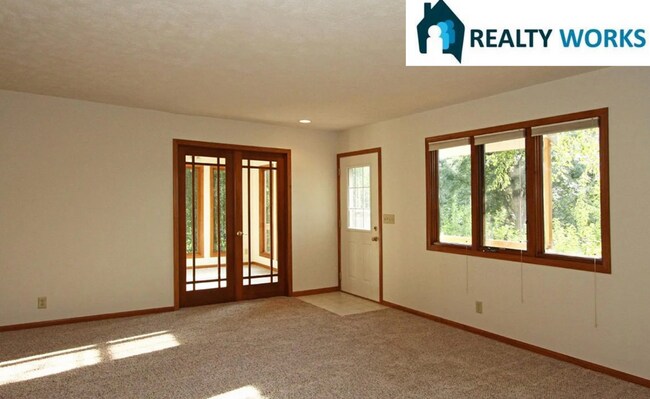 Building Photo - Huge 4 Bed Home!