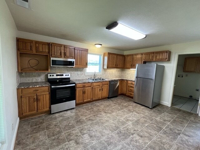 Foto del edificio - 3144 Evergreen Rd