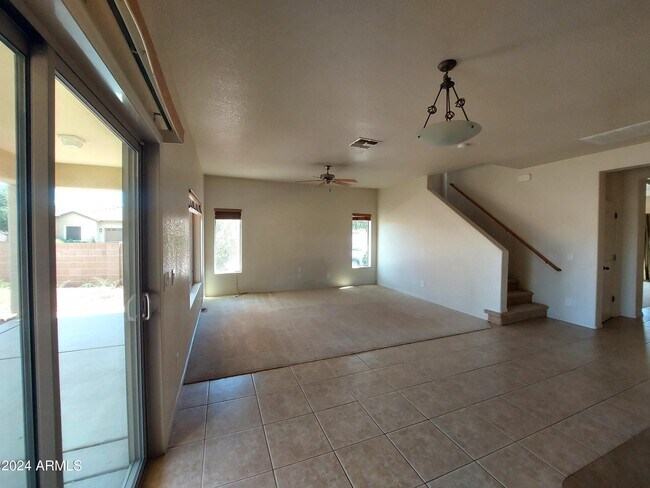 Building Photo - 900 Estancia Dr