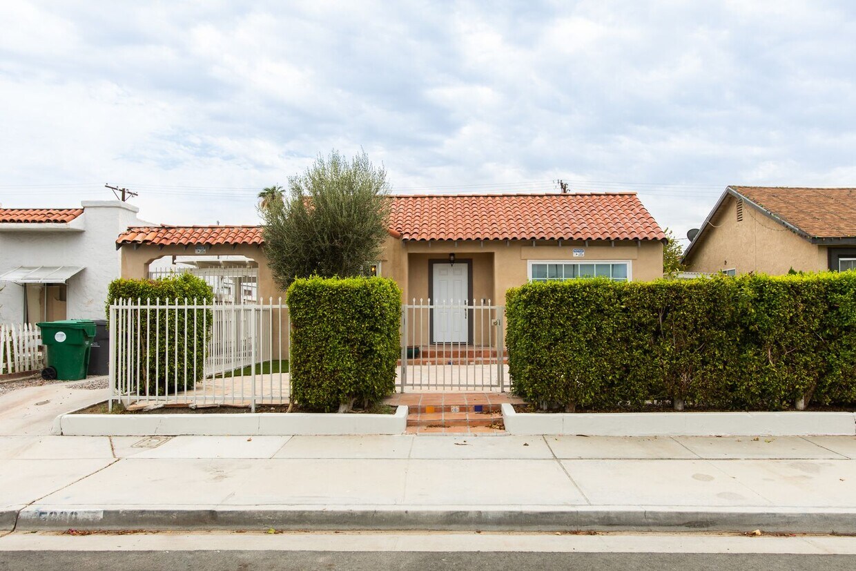 Foto principal - POOL HOME 3 BEDROOMS 3 BATHS