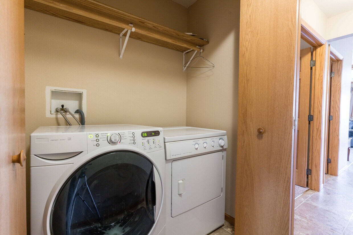 Primary Photo - 3791 Betsy Ross Rd NW