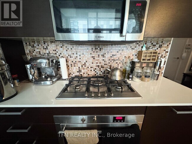 Building Photo - 375 King St W